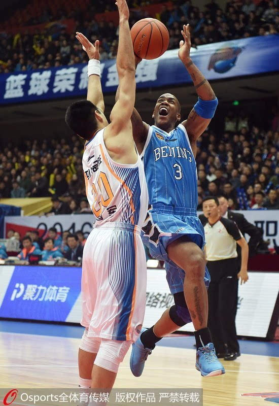 关于山西客场击败上海，取得四连胜的信息