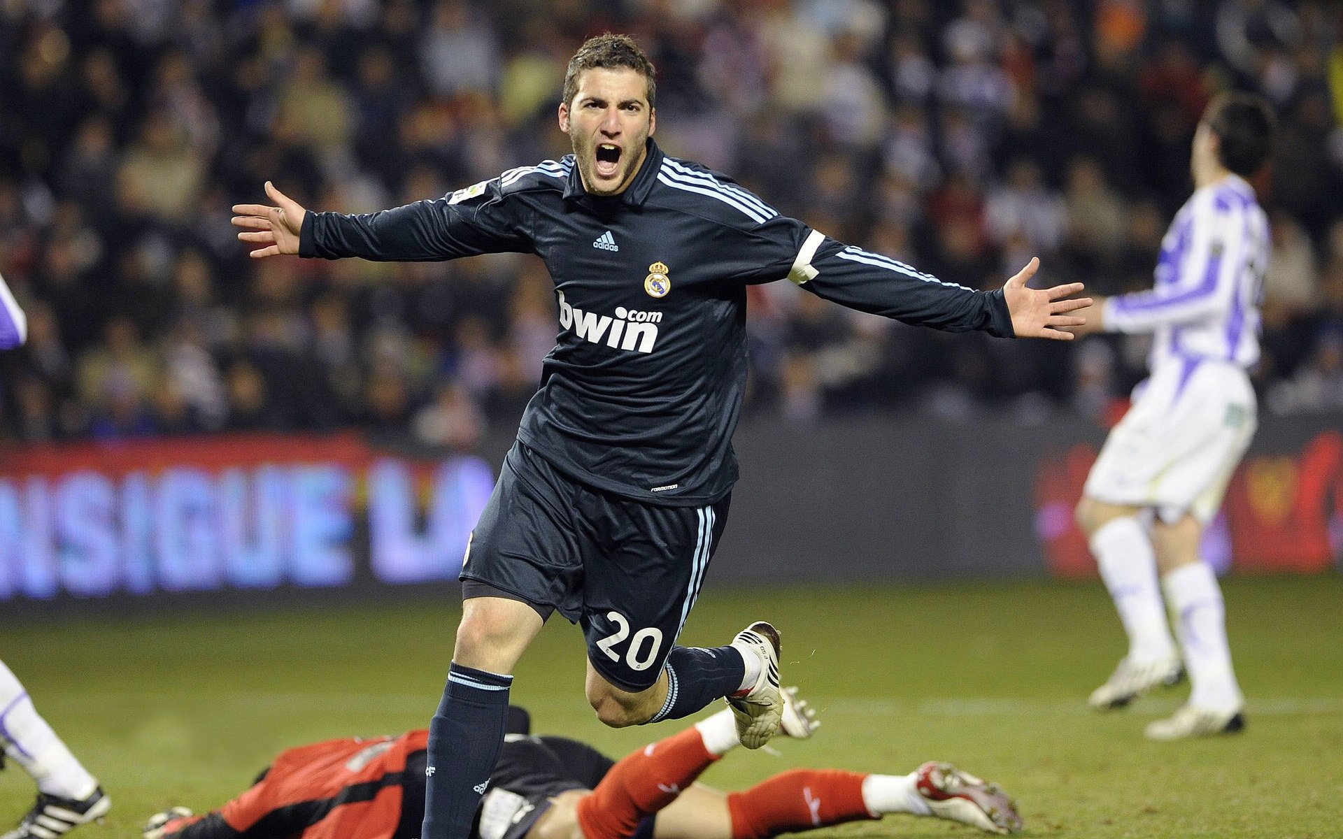 北欧寒夜，一人破局，恩佐用巨星价值点亮丹麦对阵皇家社会的战术迷宫