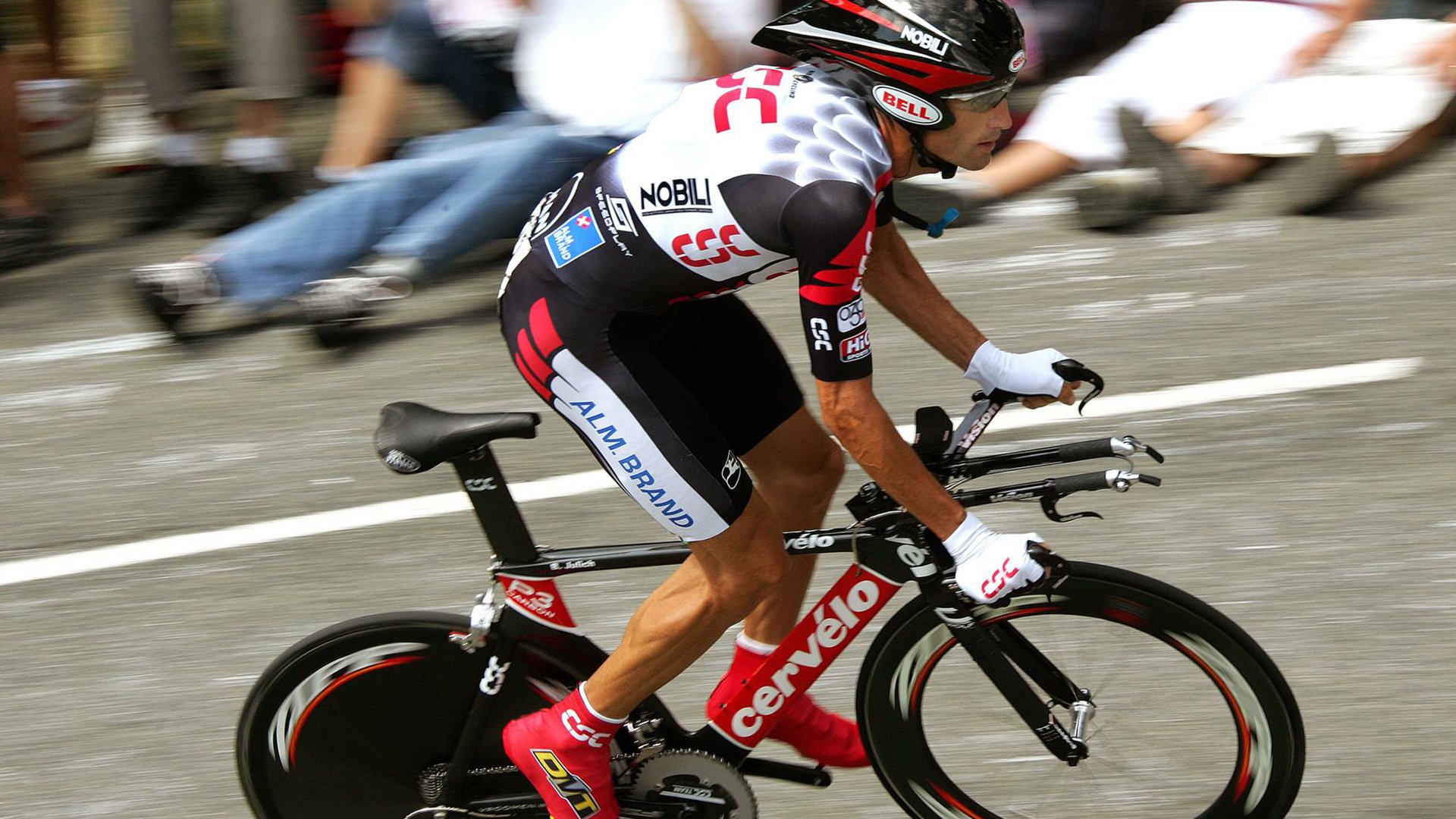 掘金冲垮开拓者，布克成为关键先生