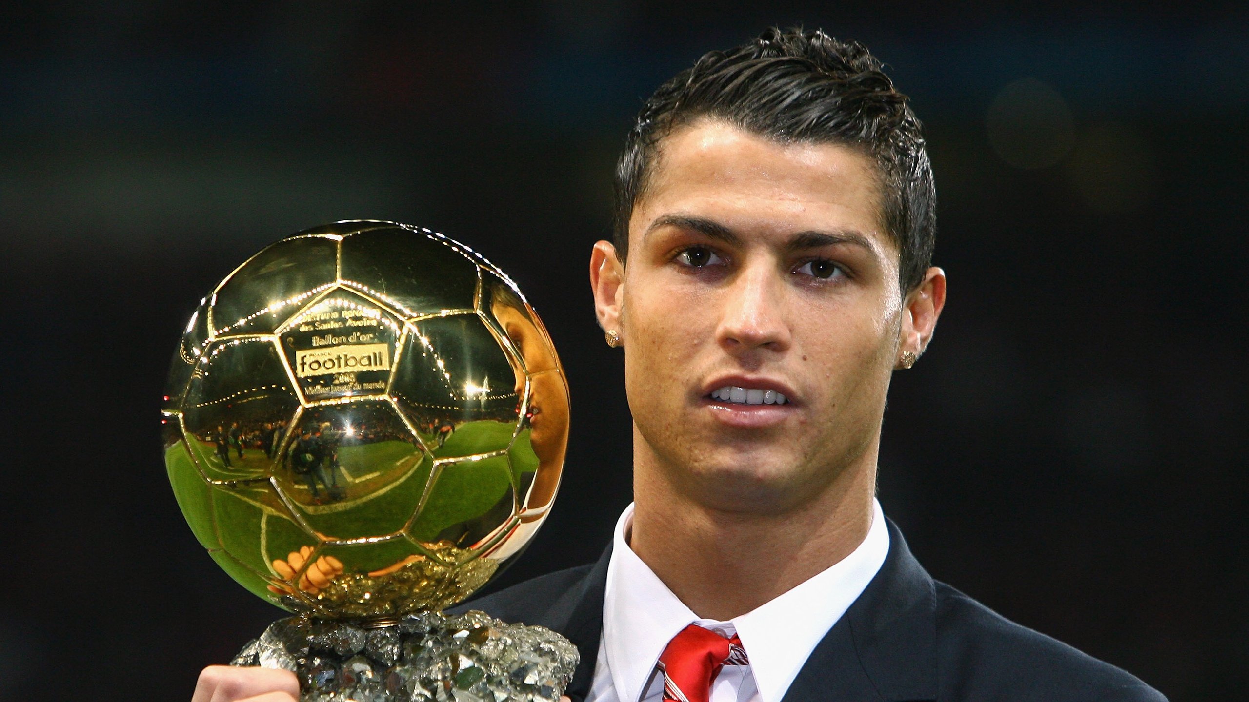 开云体育在线-从斯坦福桥到安联球场，萨内点燃的火焰，如何照亮了勒沃库森的翻盘之路