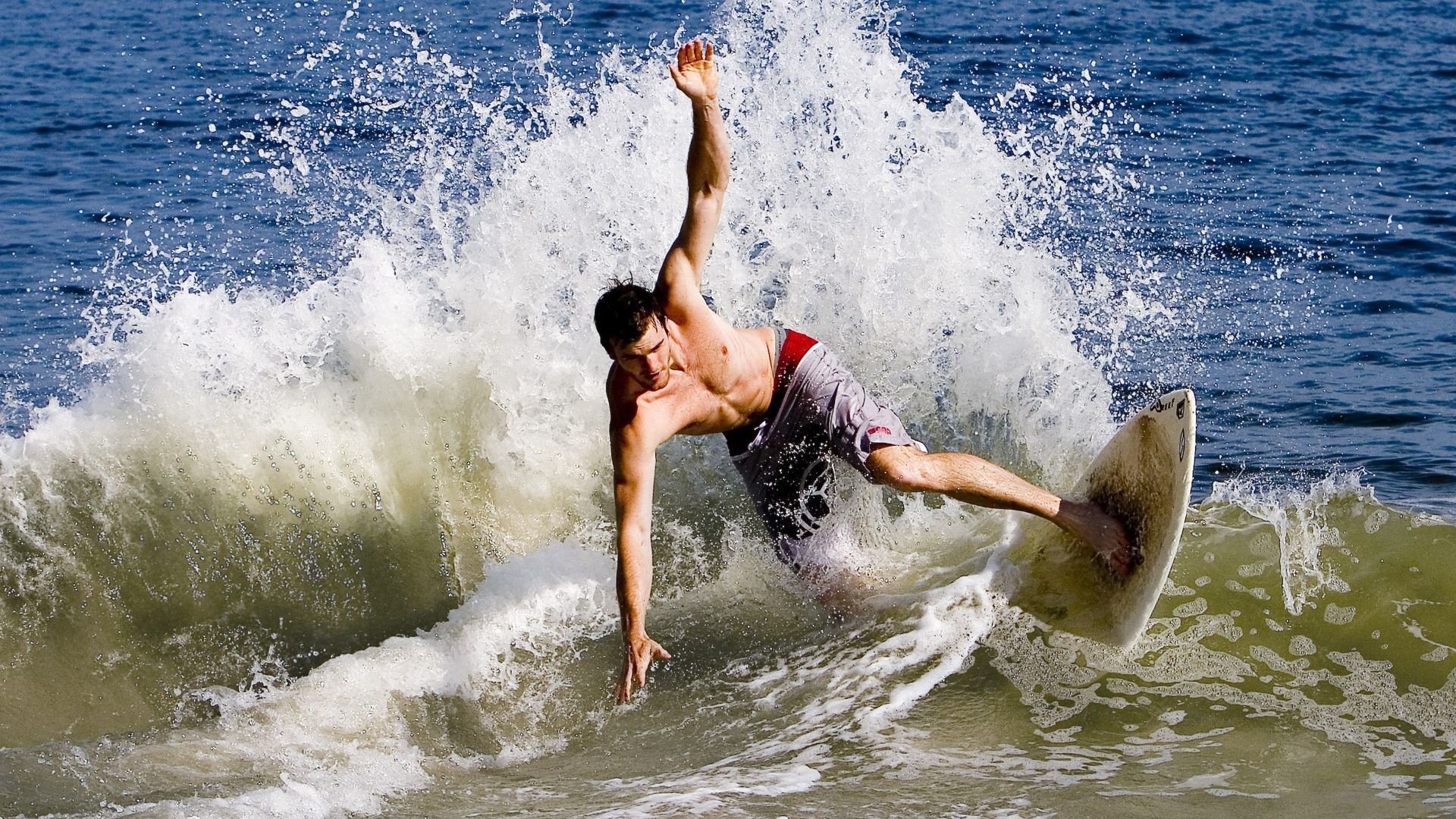 魔笛奏响米兰德比，AC米兰险胜国米背后的战术博弈与英雄时刻